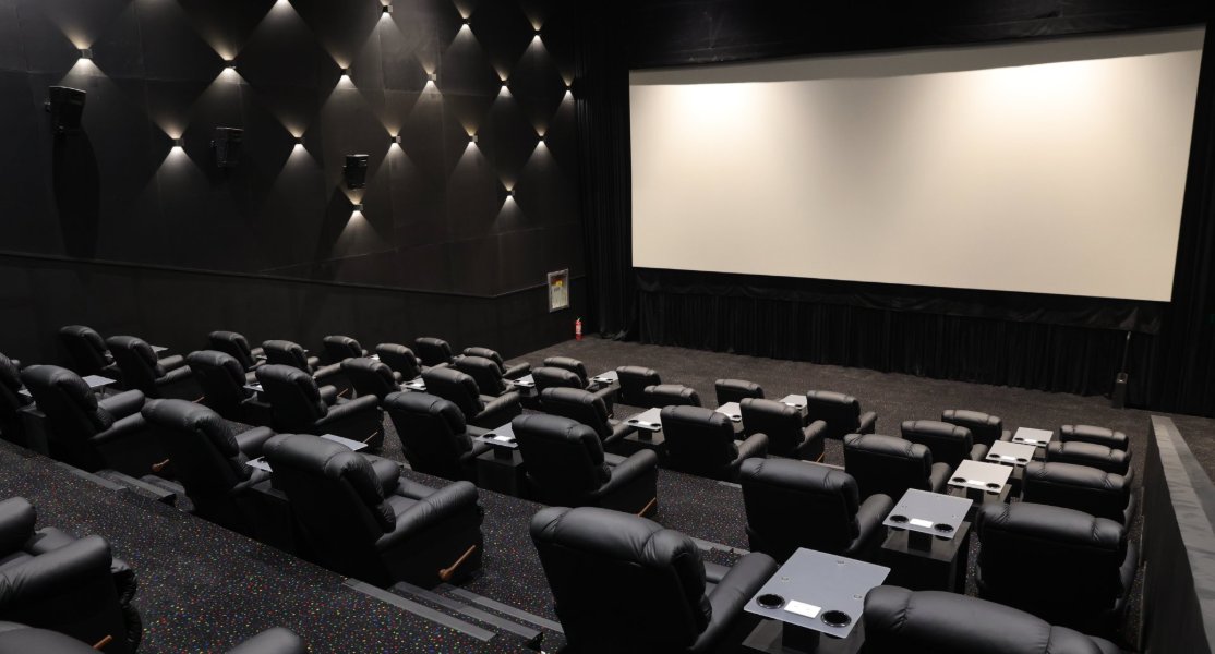 Wolfgang's Premiere Lounge